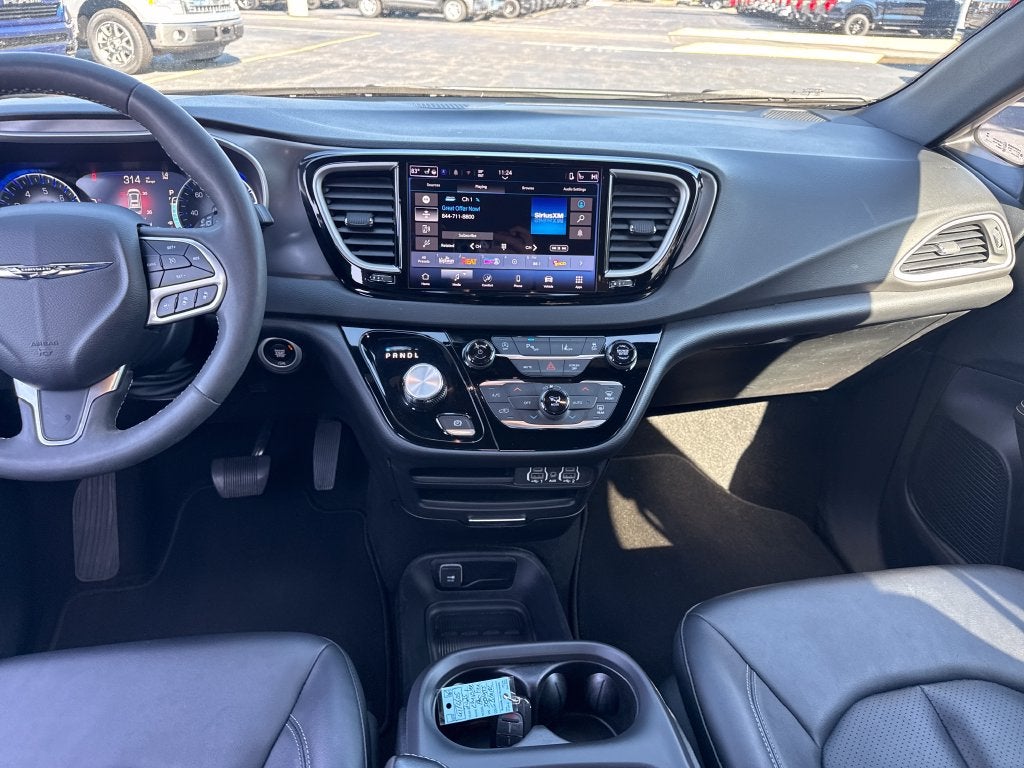 2025 Chrysler Pacifica Select