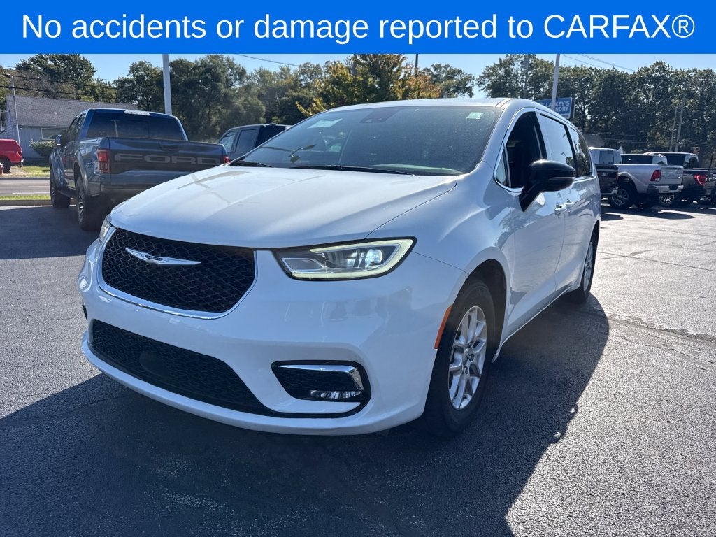 2025 Chrysler Pacifica Select