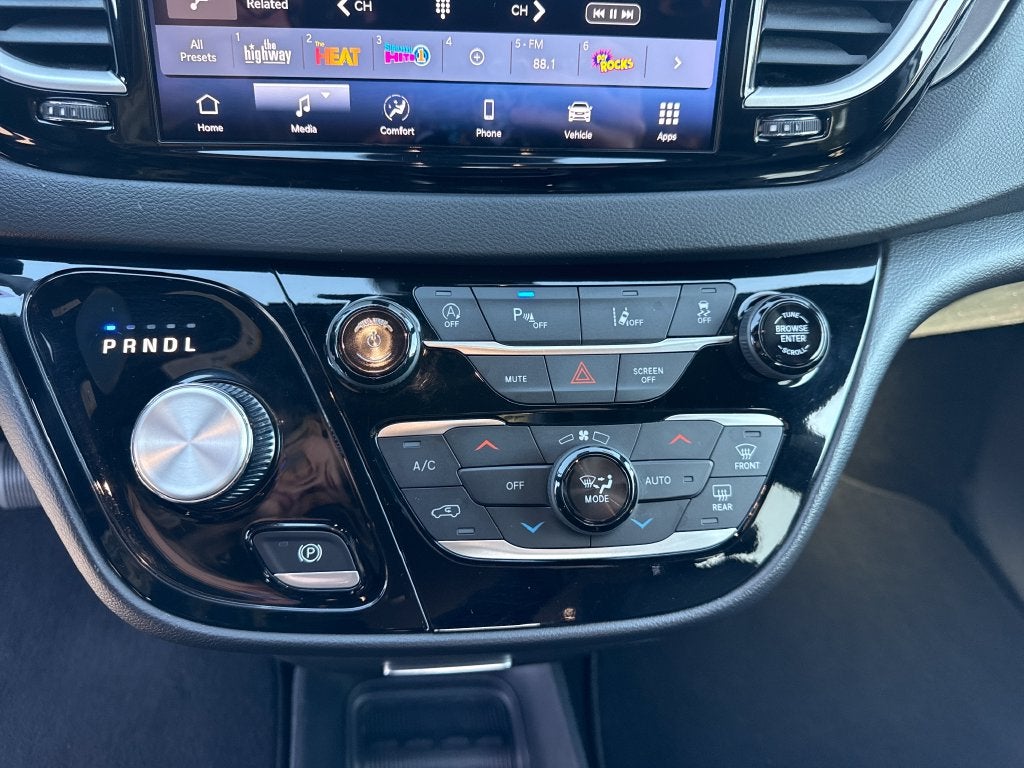 2025 Chrysler Pacifica Select