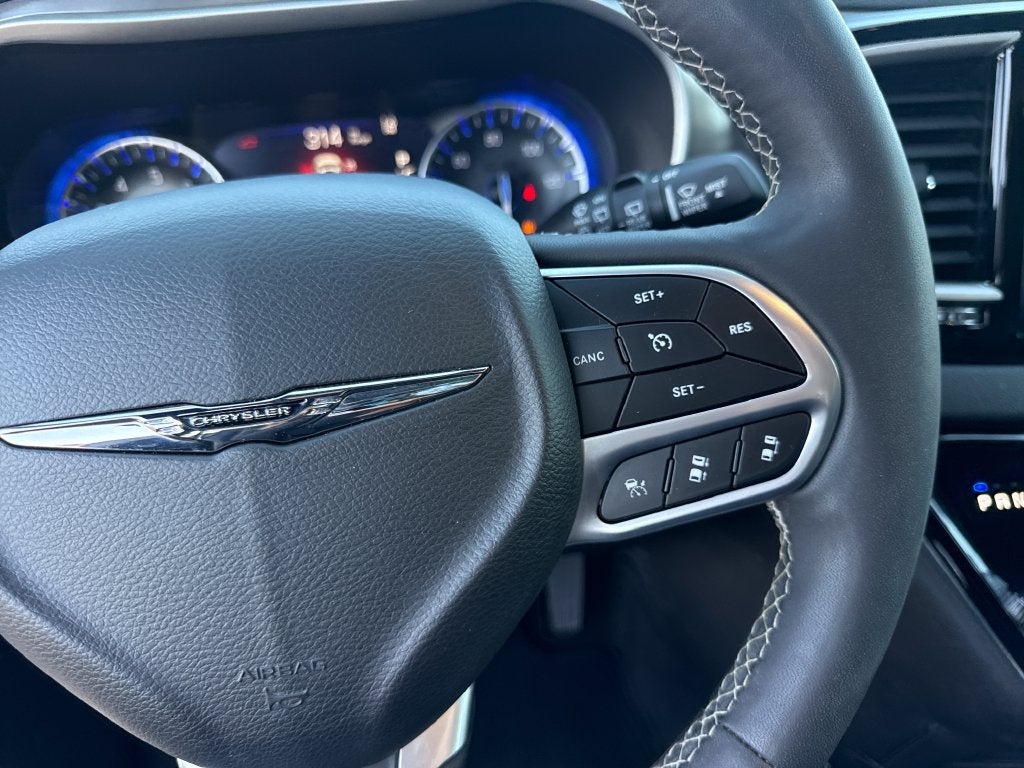 2025 Chrysler Pacifica Select