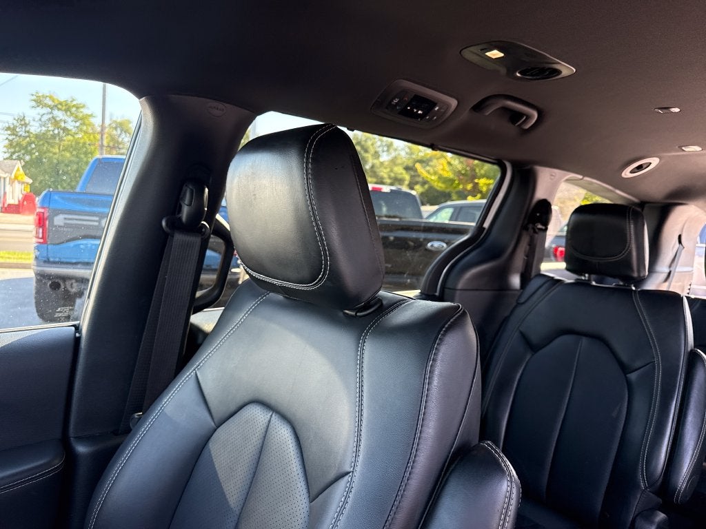 2025 Chrysler Pacifica Select