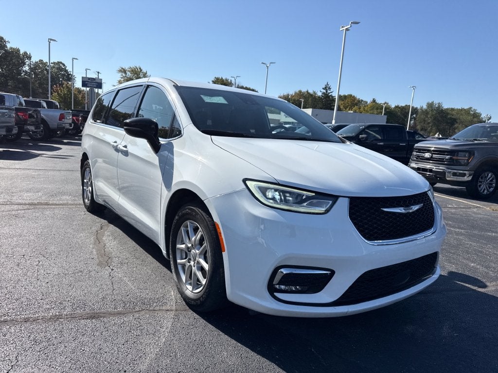 2025 Chrysler Pacifica Select