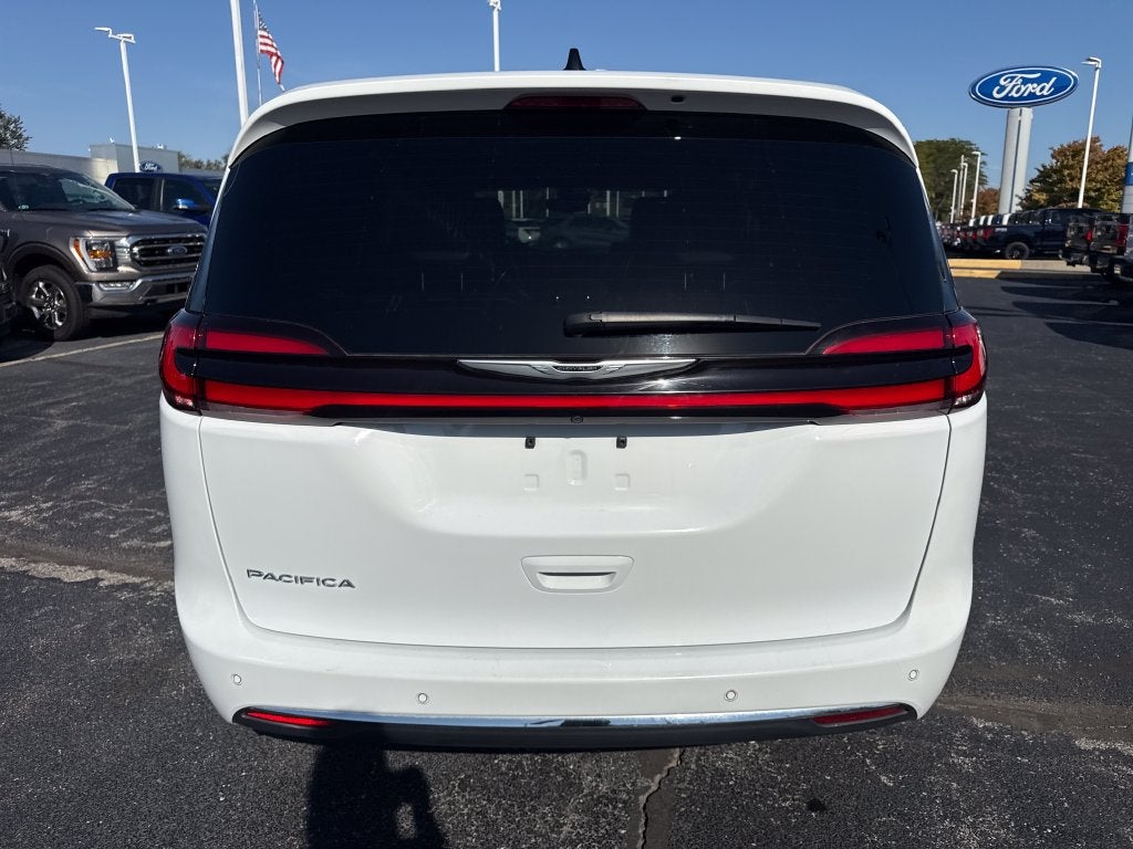 2025 Chrysler Pacifica Select