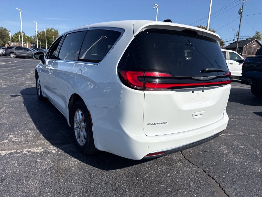 2025 Chrysler Pacifica Select
