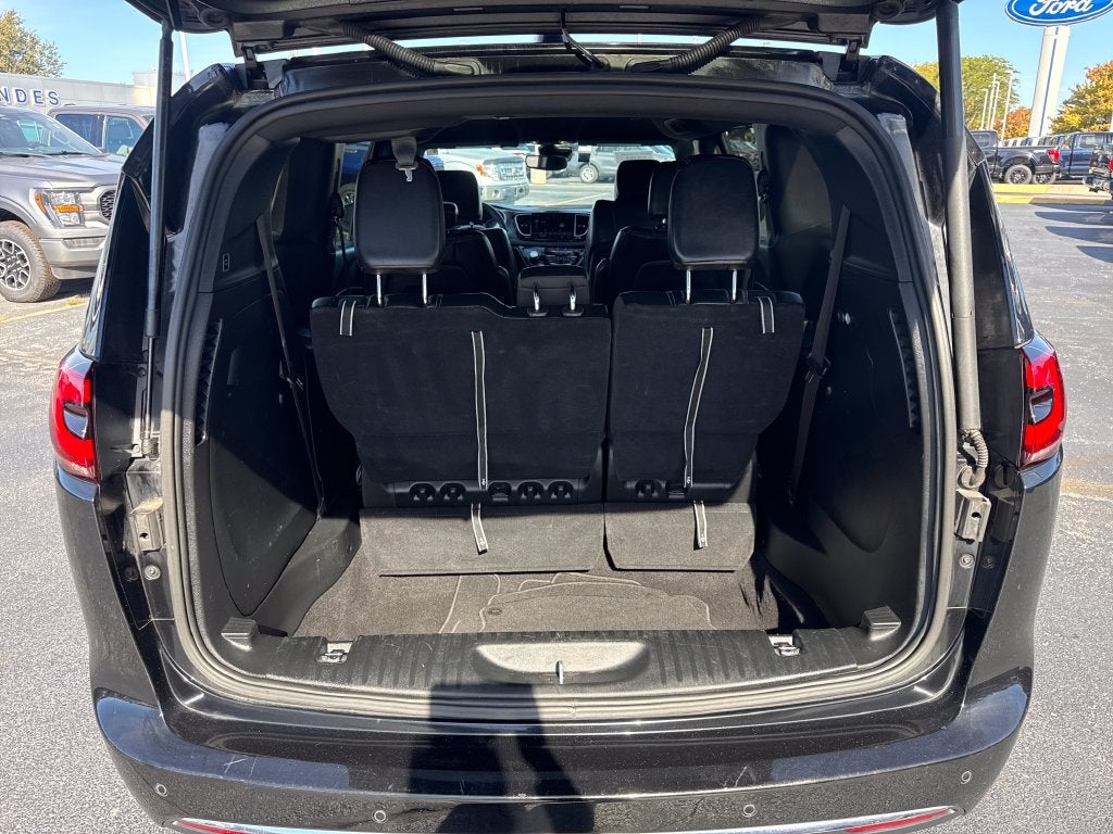 2025 Chrysler Pacifica Select