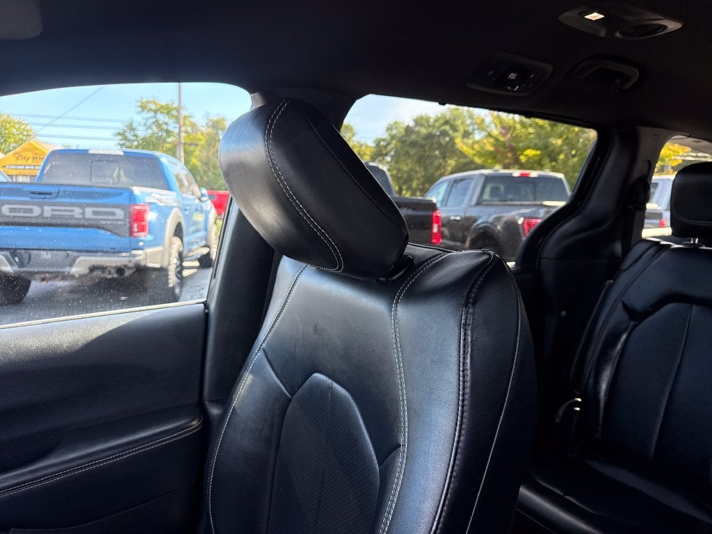2025 Chrysler Pacifica Select