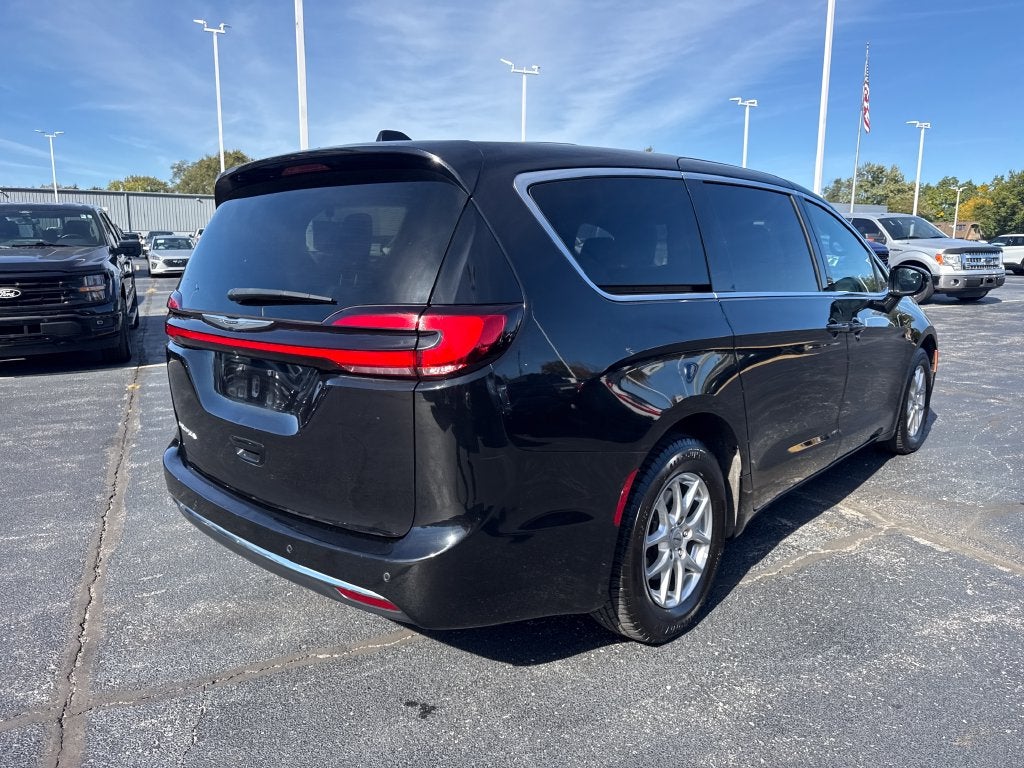2025 Chrysler Pacifica Select
