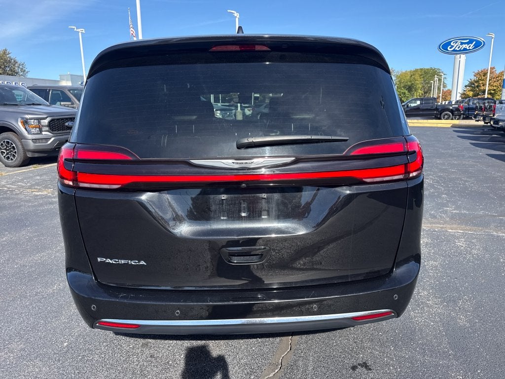 2025 Chrysler Pacifica Select