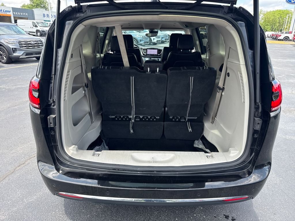 2023 Chrysler Pacifica Touring L