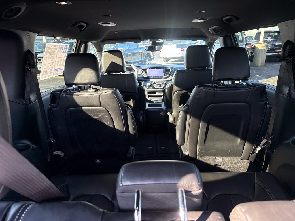 2025 Chrysler Pacifica Select