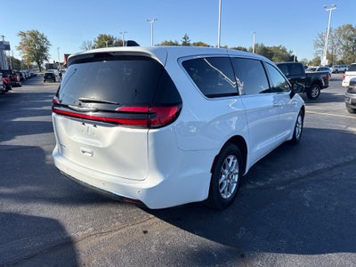 2025 Chrysler Pacifica Select