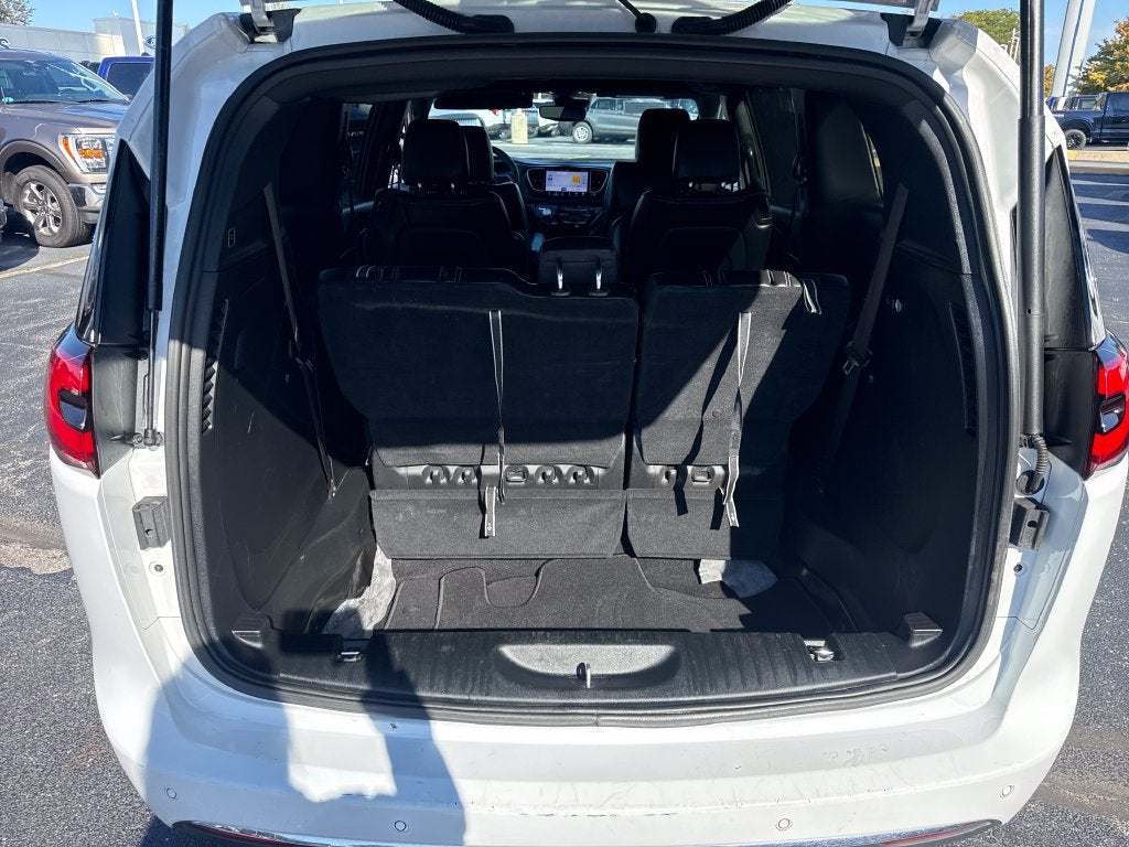 2025 Chrysler Pacifica Select