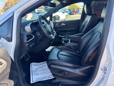 2025 Chrysler Pacifica Select