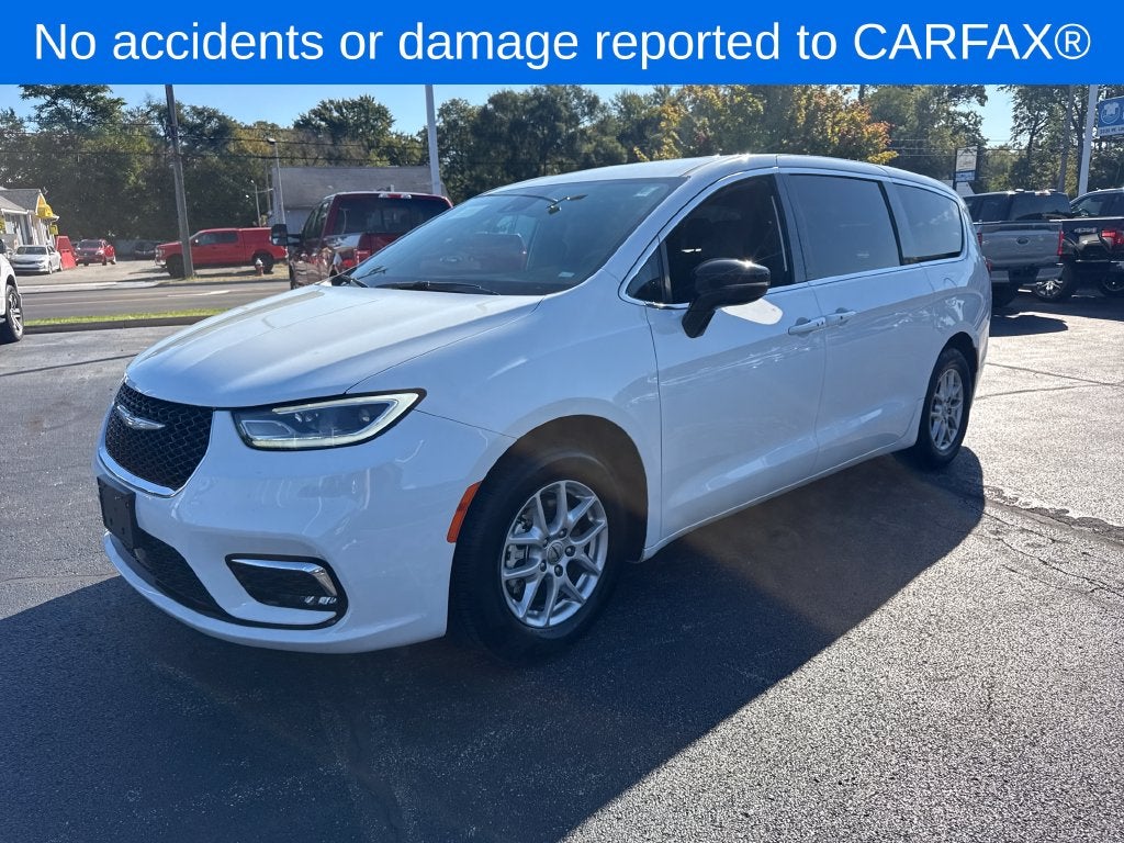 2025 Chrysler Pacifica Select