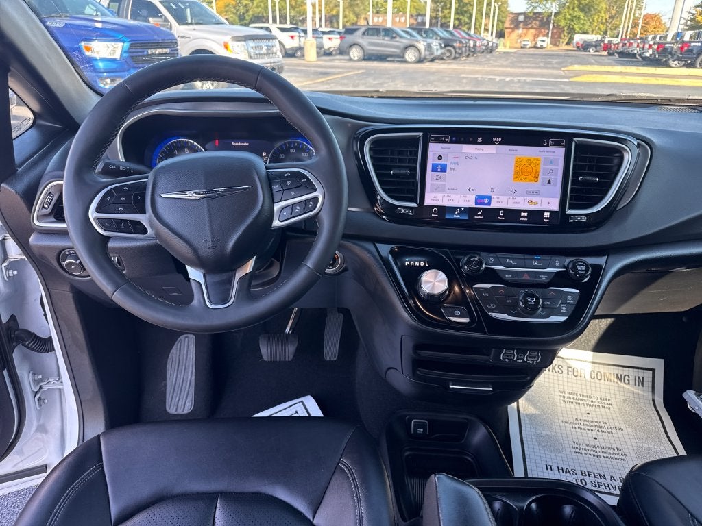 2025 Chrysler Pacifica Select