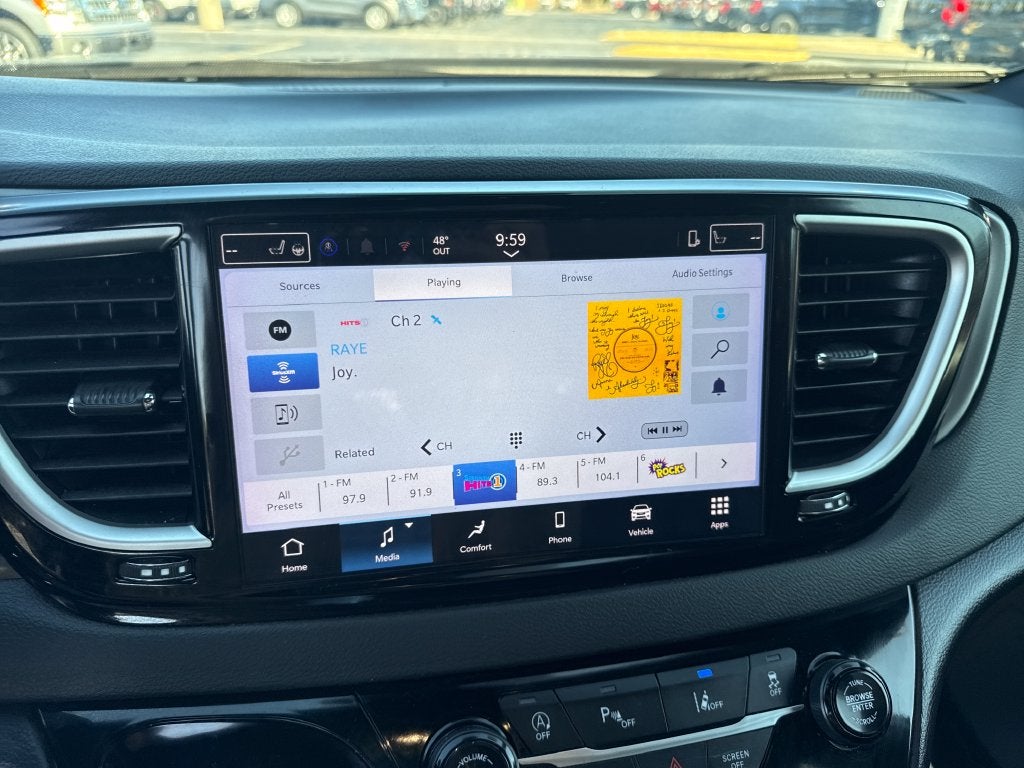 2025 Chrysler Pacifica Select