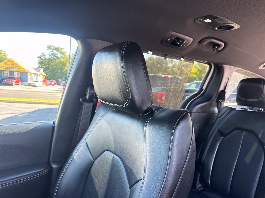 2025 Chrysler Pacifica Select