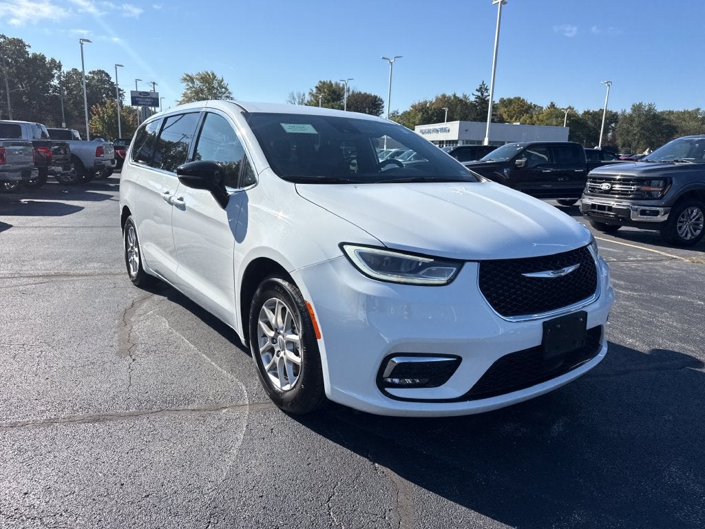 2025 Chrysler Pacifica Select