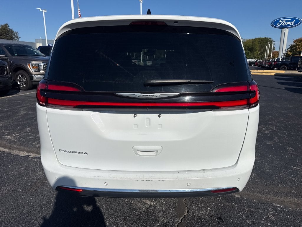 2025 Chrysler Pacifica Select