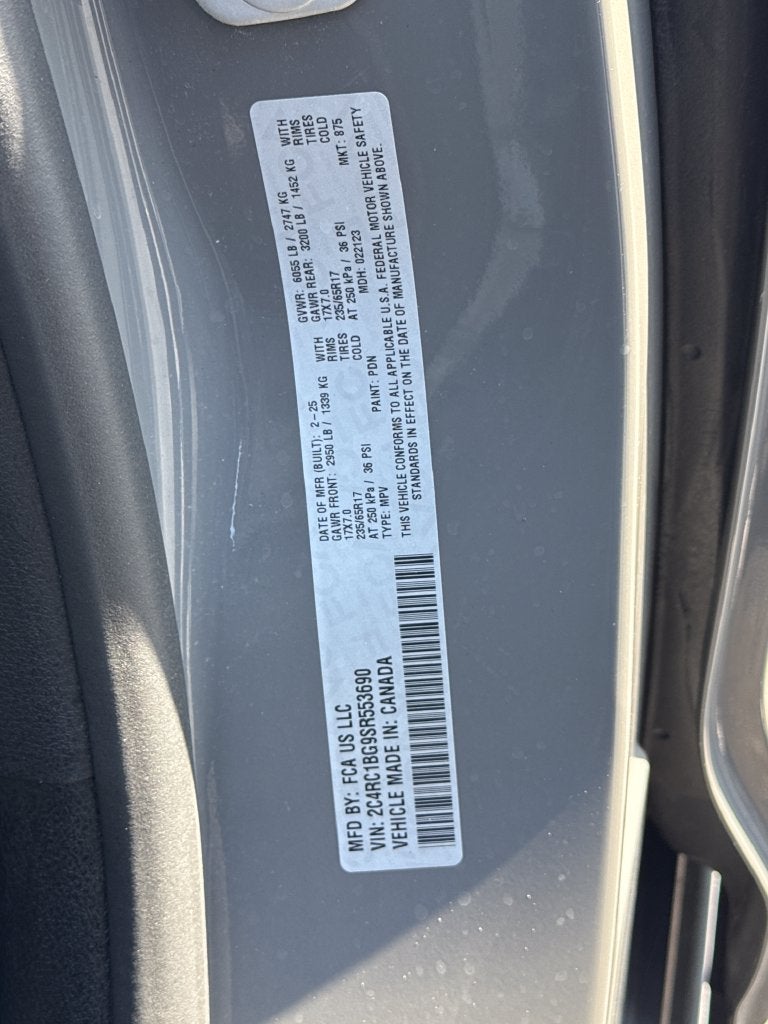 2025 Chrysler Pacifica Select