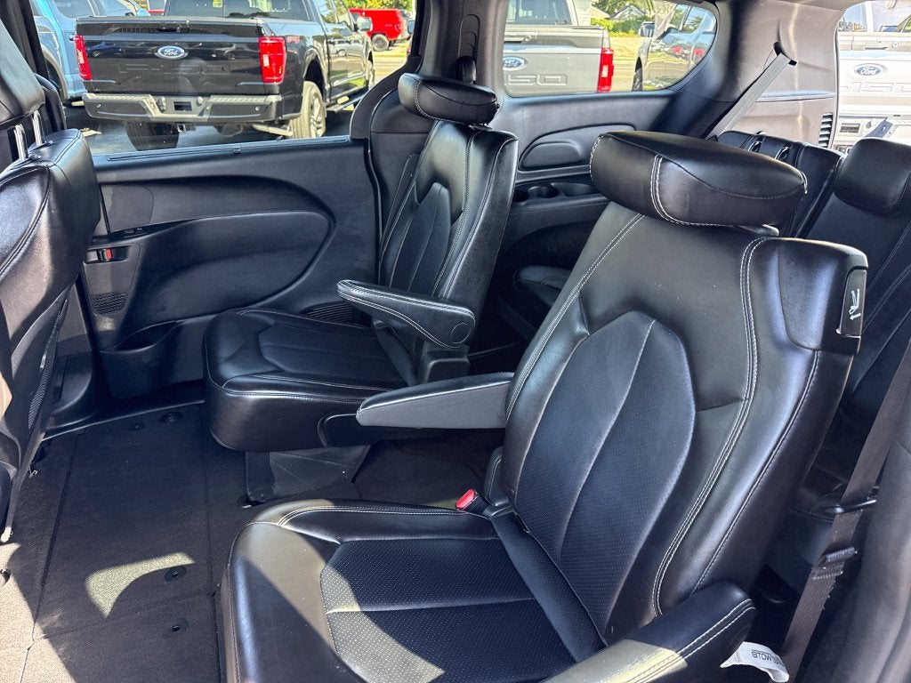 2025 Chrysler Pacifica Select