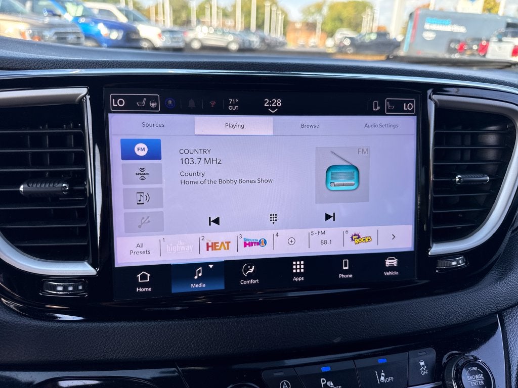 2025 Chrysler Pacifica Select
