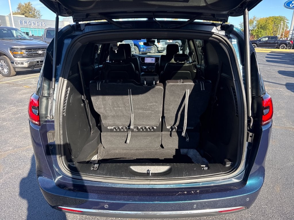 2025 Chrysler Pacifica Select