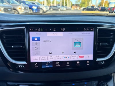 2025 Chrysler Pacifica Select