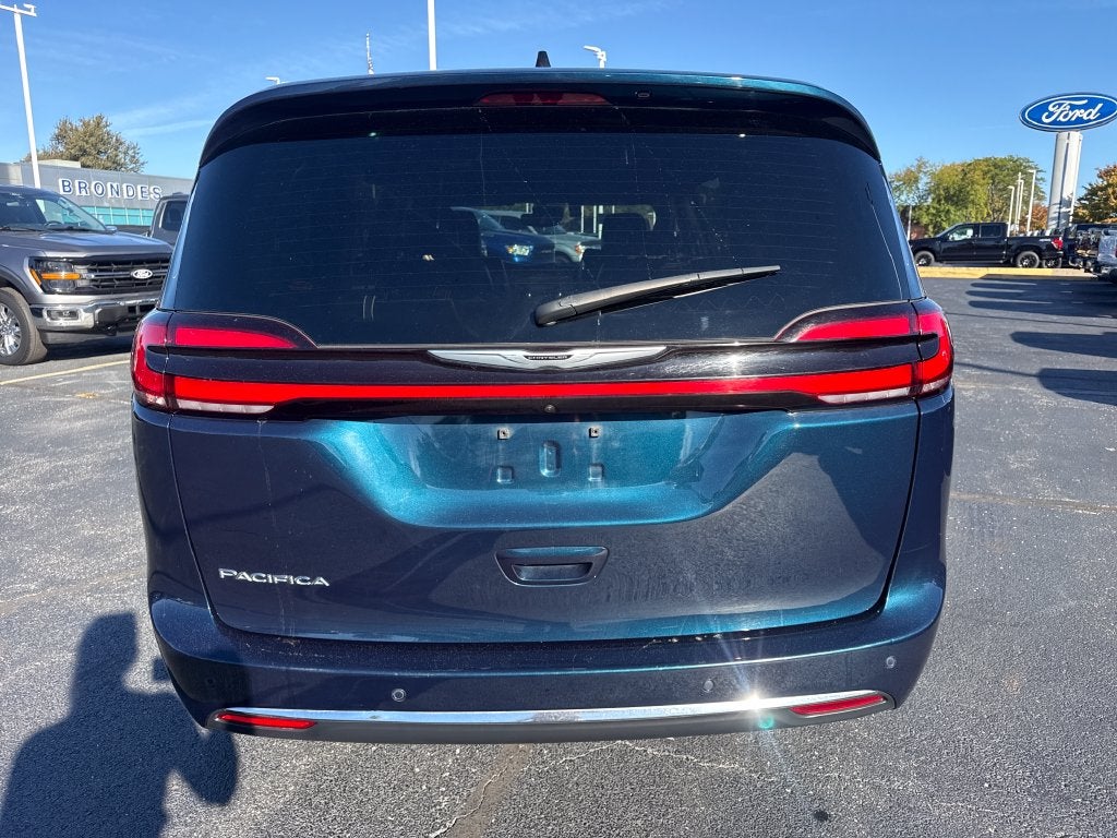 2025 Chrysler Pacifica Select