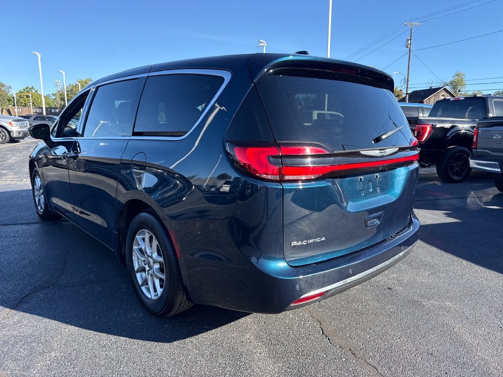 2025 Chrysler Pacifica Select