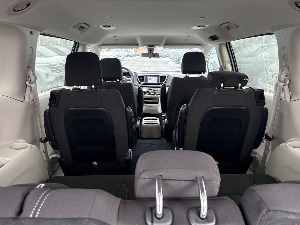 2022 Chrysler Voyager LX