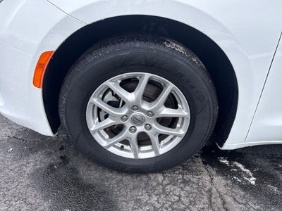 2022 Chrysler Voyager LX