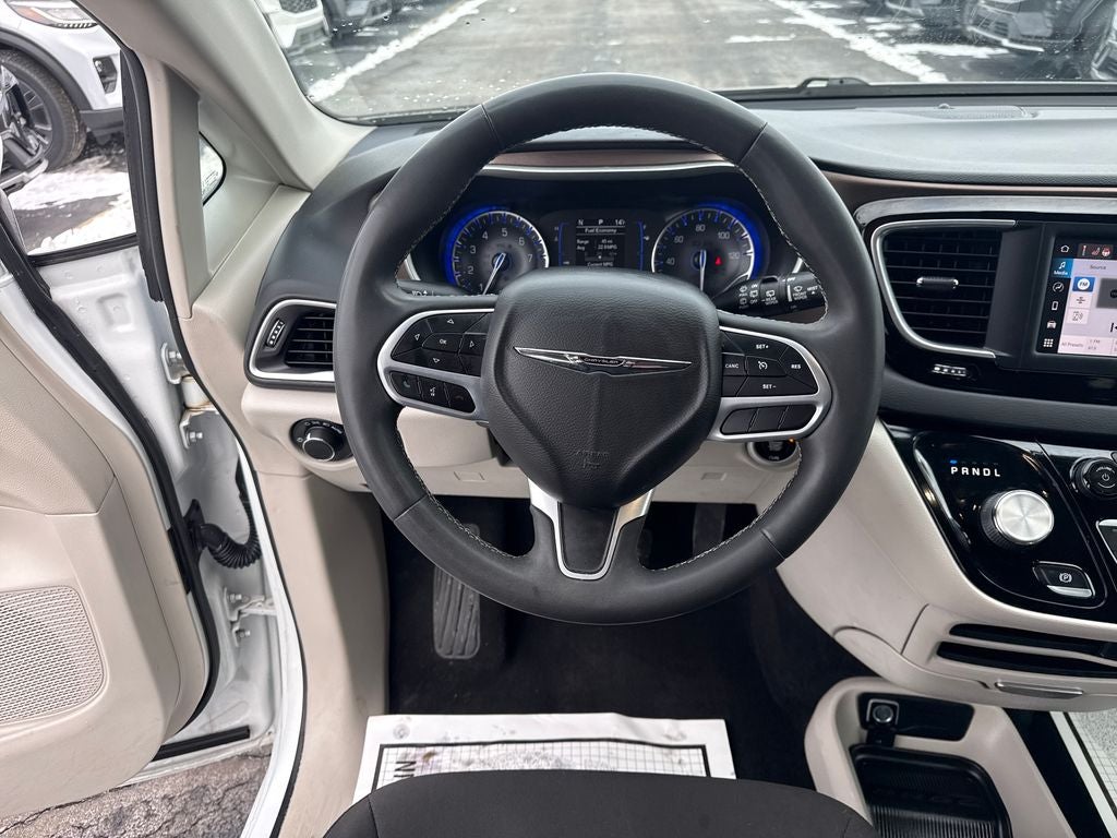 2022 Chrysler Voyager LX