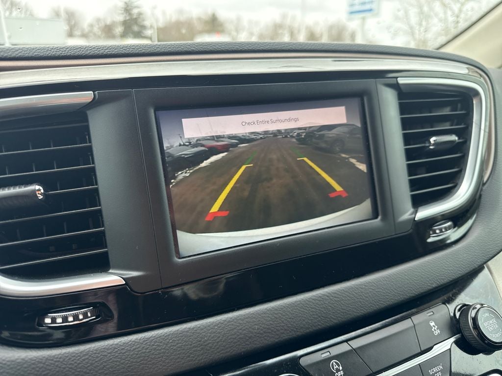 2022 Chrysler Voyager LX