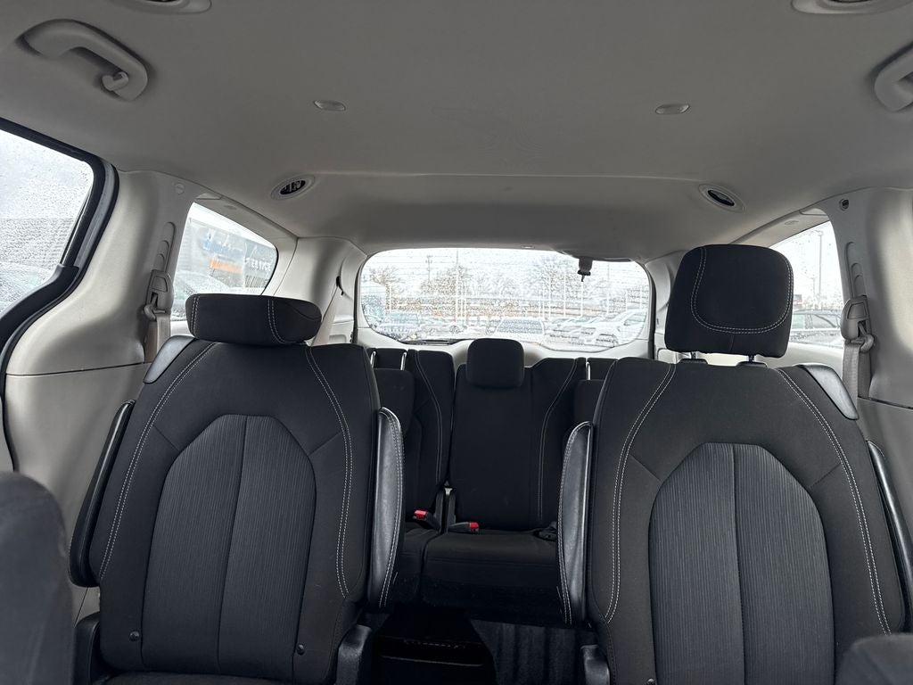 2022 Chrysler Voyager LX