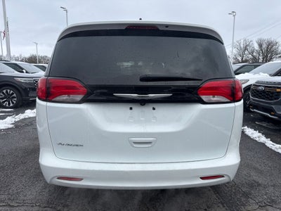 2022 Chrysler Voyager LX