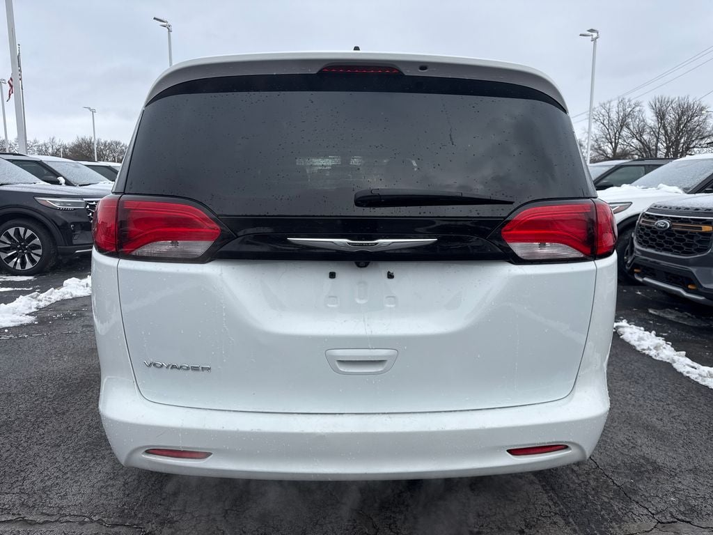 2022 Chrysler Voyager LX