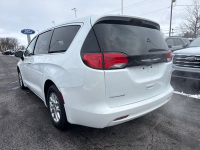 2022 Chrysler Voyager LX