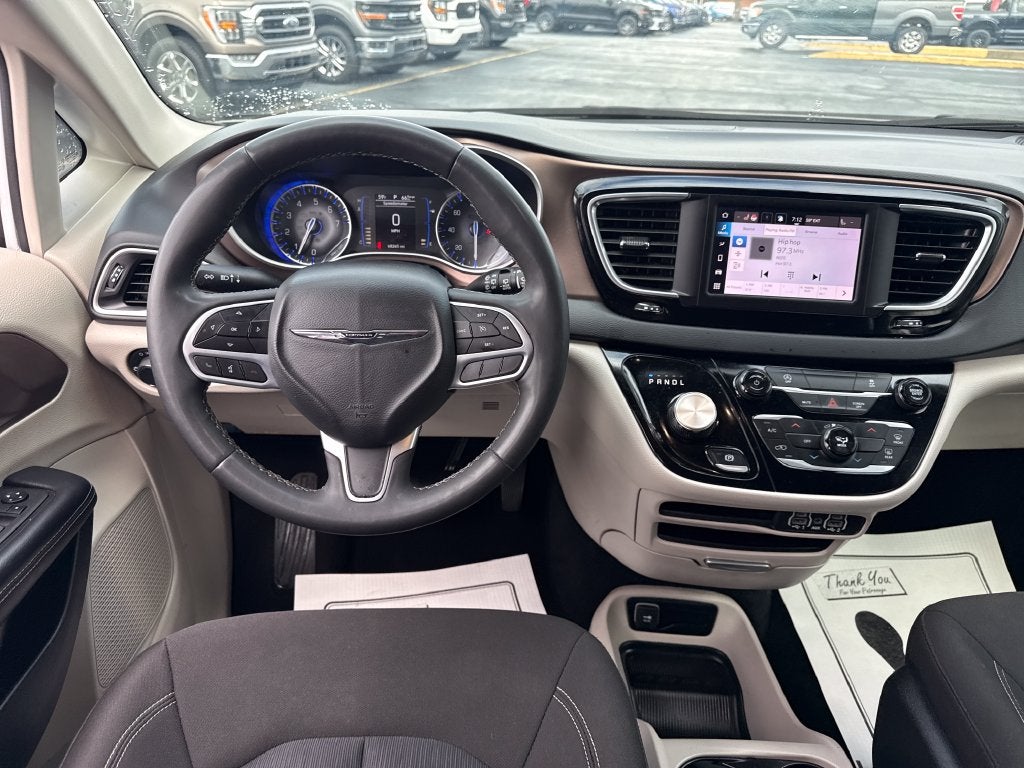 2023 Chrysler Voyager LX