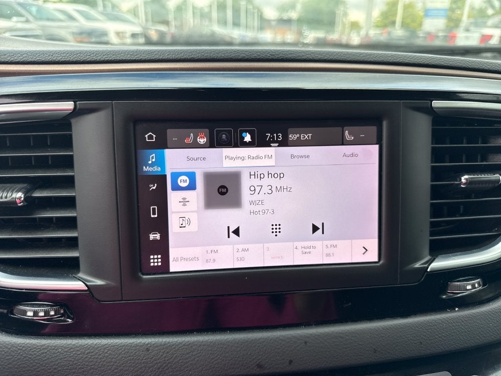 2023 Chrysler Voyager LX
