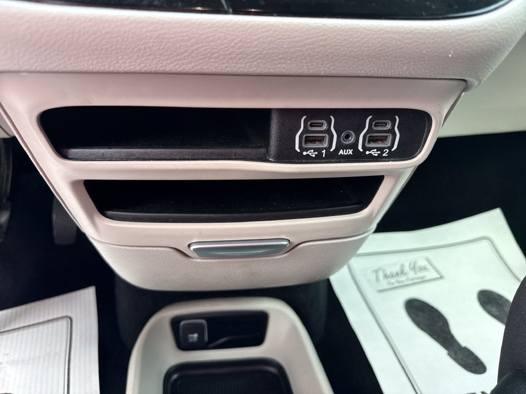 2023 Chrysler Voyager LX