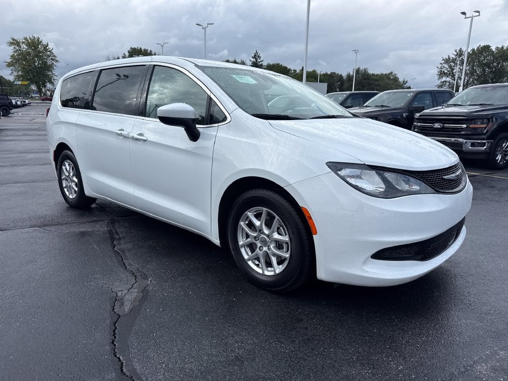 2023 Chrysler Voyager LX
