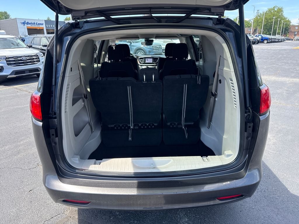 2023 Chrysler Voyager LX