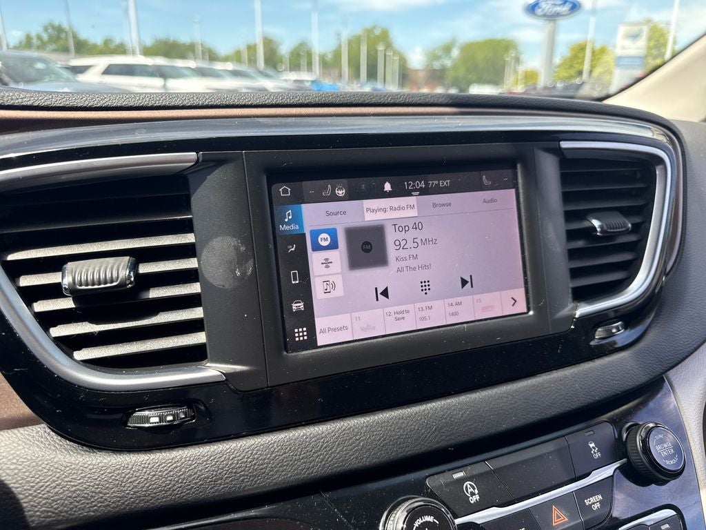 2023 Chrysler Voyager LX