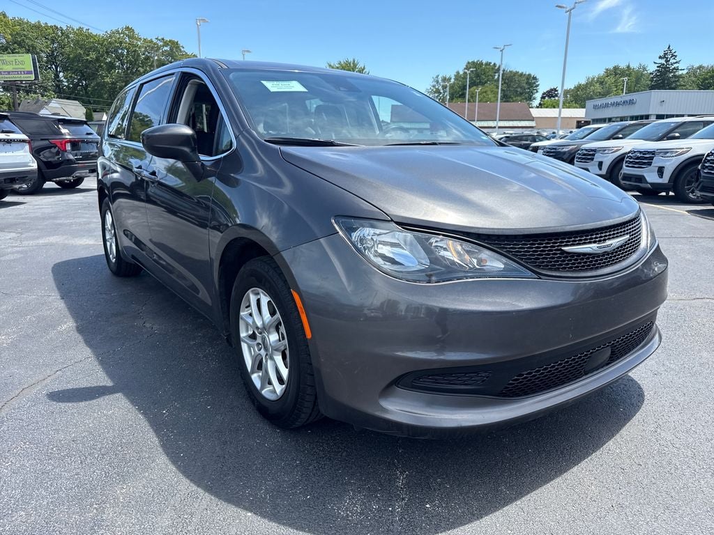 2023 Chrysler Voyager LX