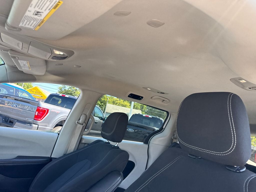 2023 Chrysler Voyager LX