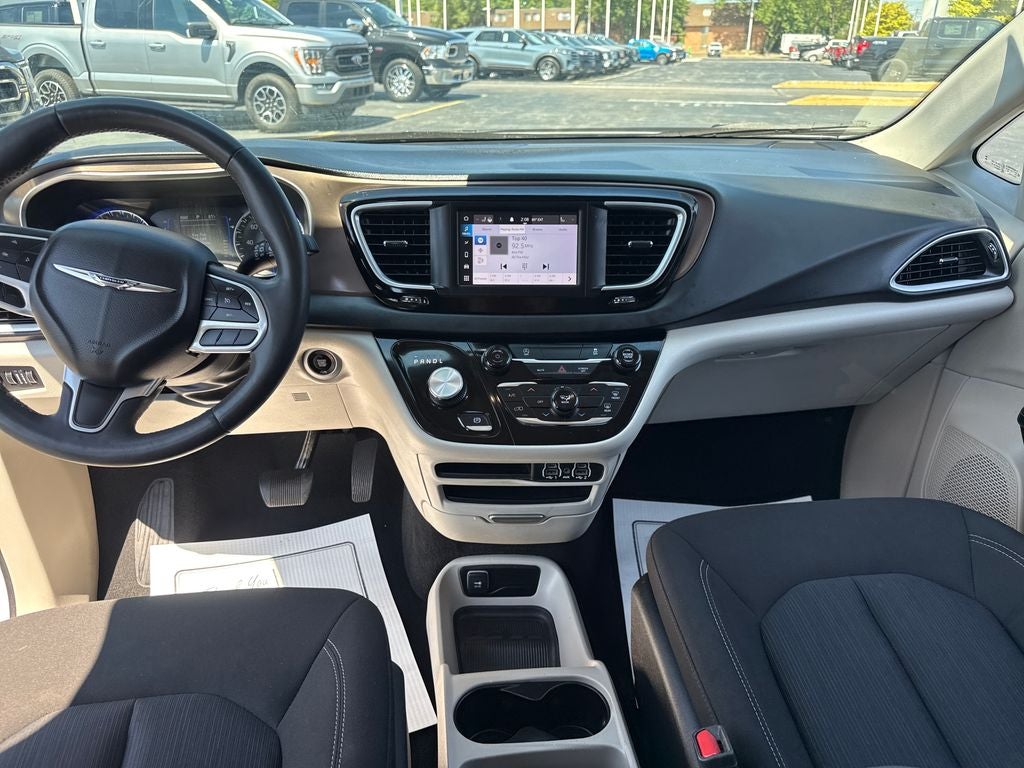 2023 Chrysler Voyager LX