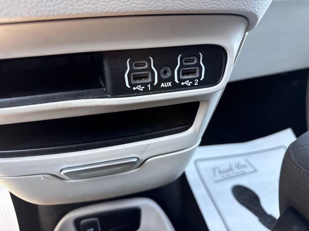 2023 Chrysler Voyager LX