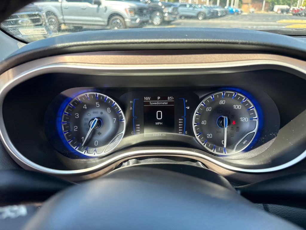 2023 Chrysler Voyager LX