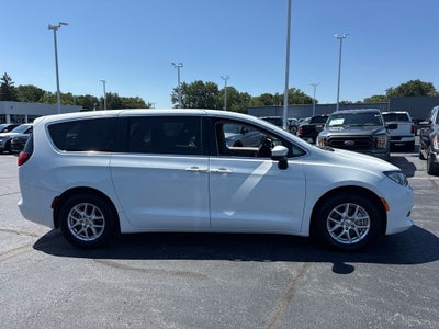 2023 Chrysler Voyager LX